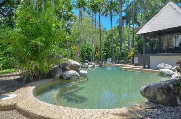 Seascape Holidays – 3 Reef Terraces on St Crispins - Havuz