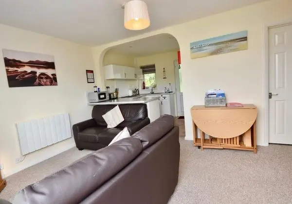 Seashells Dog Friendly Seaview Beach Chalet Sleeps 4 Beach Opposite