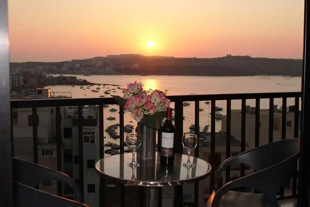 Seashells Penthouse Hot Tub Seaview by Getaways Malta - Dış Mekan