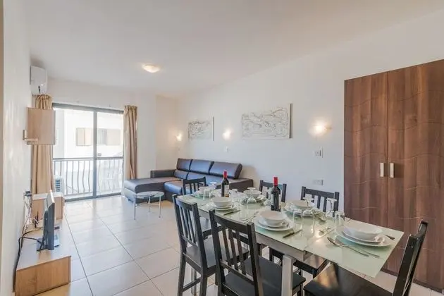 Seashells Self Catering Apartment by Getaways Malta - İç Mekan