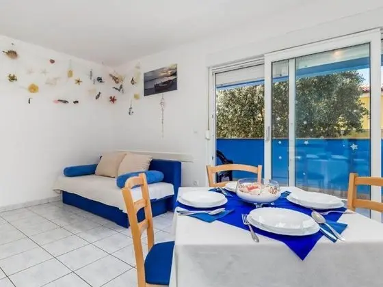 Seaside Apartment in Mandre With Barbecue - Yerinde Yemek
