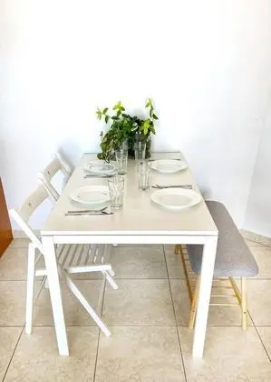 Seaside Apartment, Walking Distance To The Beach - Yerinde Yemek
