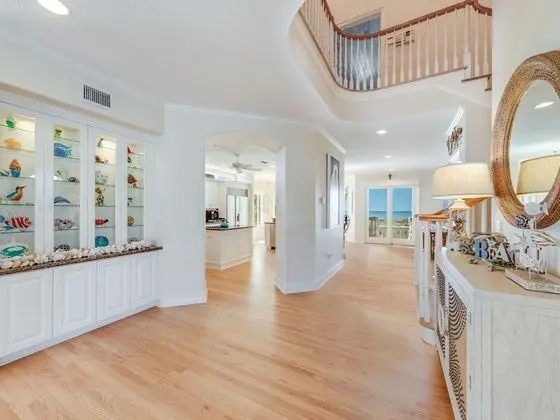 Seaside Elegance - Oda