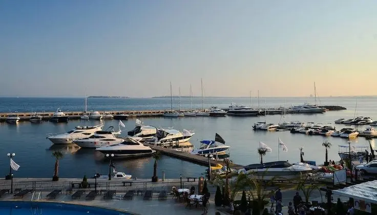 Seaside Garden 2 Bedroom Apartment For 41 Pax