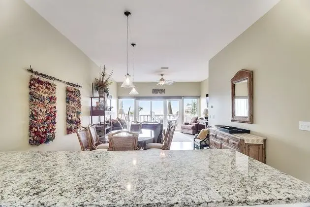 Seaside Pointe by Book That Condo - Mutfak