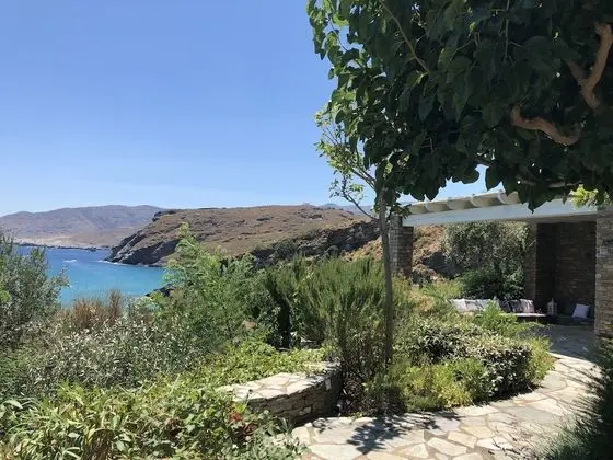 Seaside small villa by VillaRentalsgr