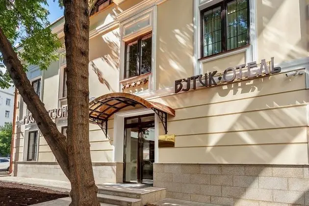 Seasons Boutique Hotel