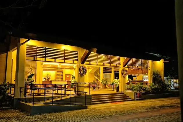 Seasons Hotel and Convention Center - Lobi