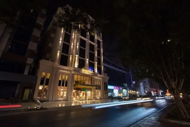 Seasons Park Hotel