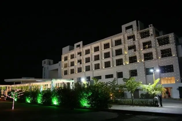 Seasons Hotel