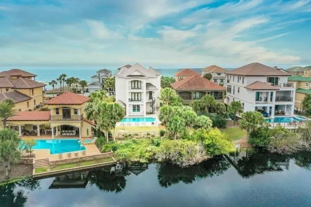 Seastar Palazzo Luxury Across From Beach