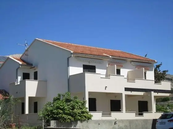Seaview Apartment in Dalmatia With Balcony - Dış Mekan