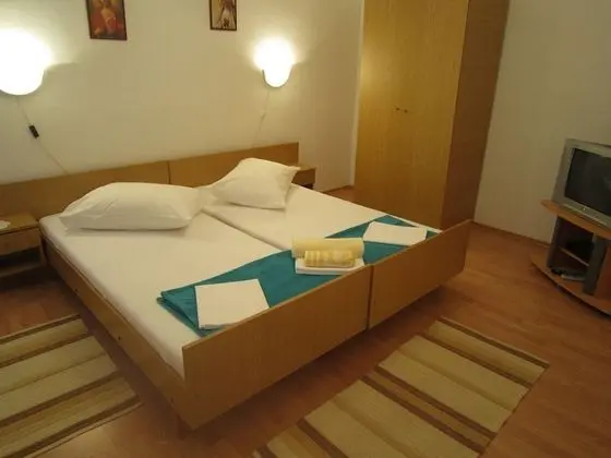 Seaview Apartment in Dalmatia With Balcony - Oda