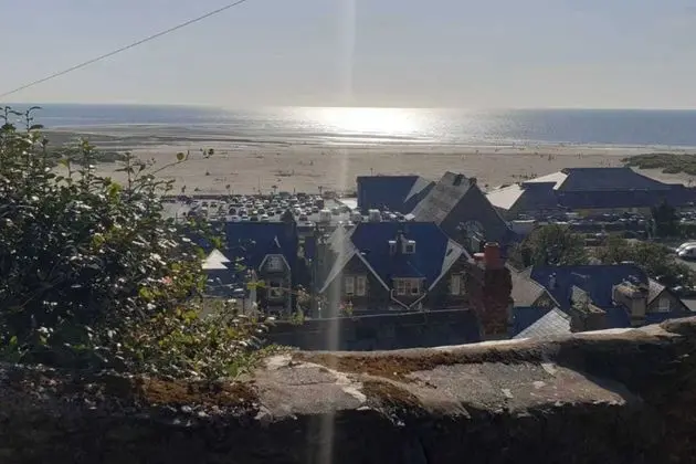 Seaview Apartment Sleeps 2 - Private Patio - Genel