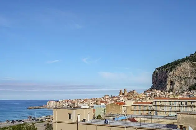 Seaview Rooms in the city center by Wonderful Italy