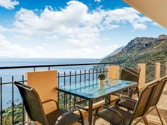 Seaview Studio, 3 Pers Panoramic Seaview in Beautiful Setting, West From Chania