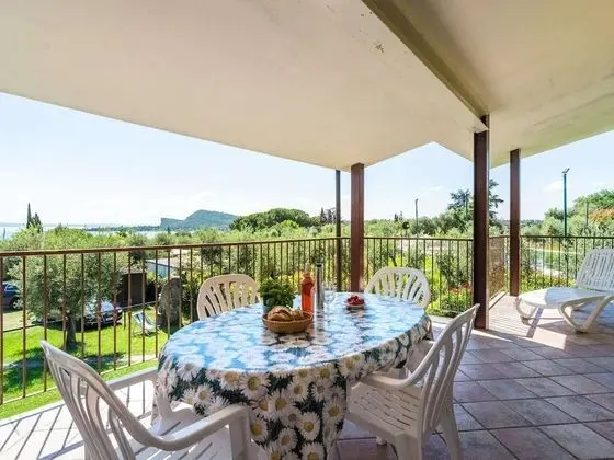Secluded Apartment in Manerba del Garda With 3 Pools - Oda Düzeni