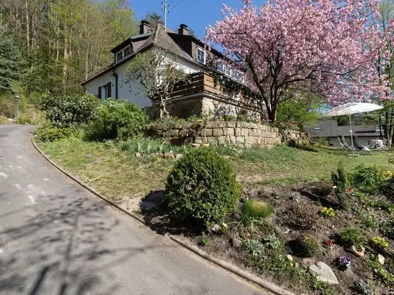 Secluded Apartment in Weißenbrunn With Garden - Dış Mekan
