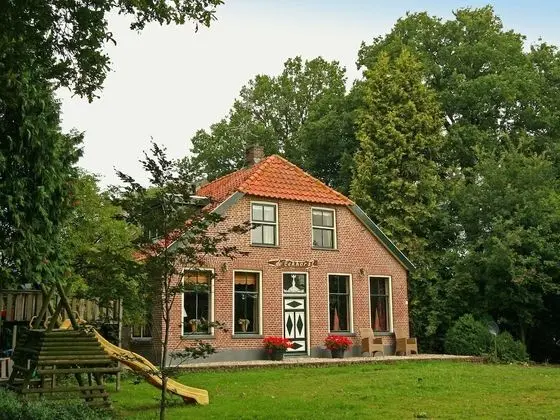 Secluded Farmhouse in Balkbrug with Hot Tub