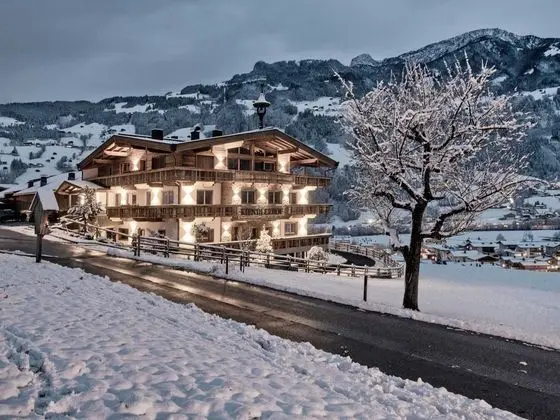 Secluded Farmhouse in Tyrol near Ski Area - Dış Mekan
