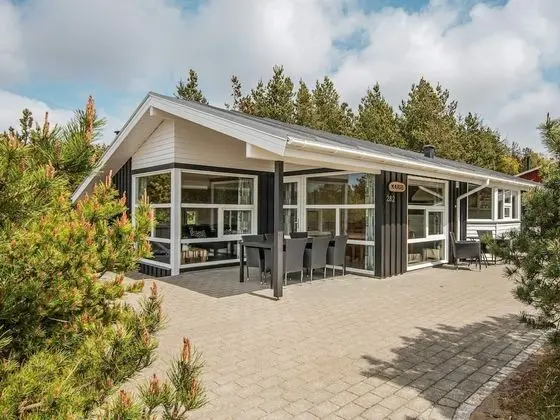 Secluded Holiday Home in Henne near Beach