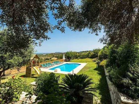 Secluded Villa w Private Pool, Children Play Area, Pool Table, BBQ & Sea Views - Havuz