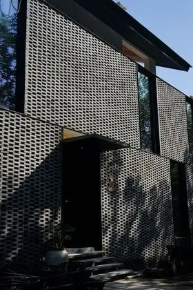 Seclusive Life in Jiangnan •Canal Yard