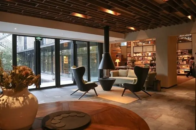 Seclusive Life in Jiangnan •Canal Yard - Lobi