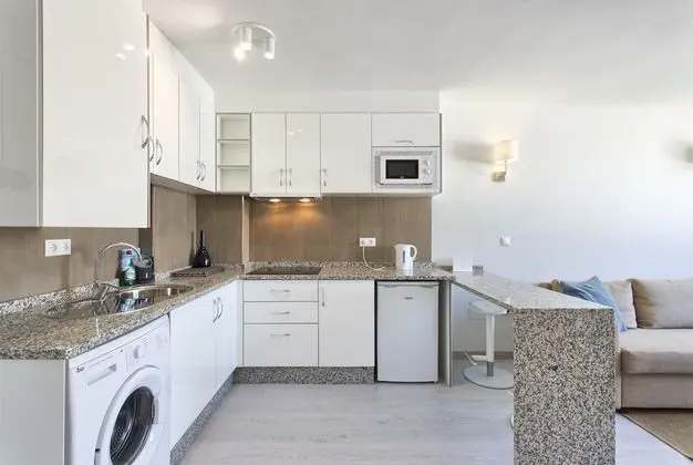 Second Line Beach Apartment - Mutfak