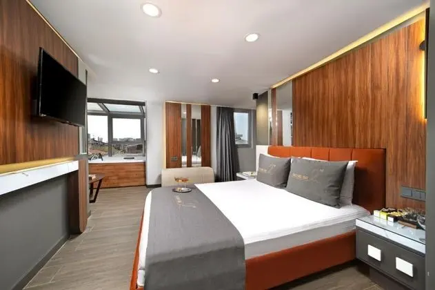 SECOND SUIT Otel