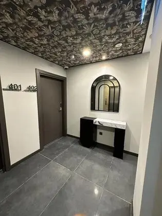 SECOND SUIT OTEL - Lobi
