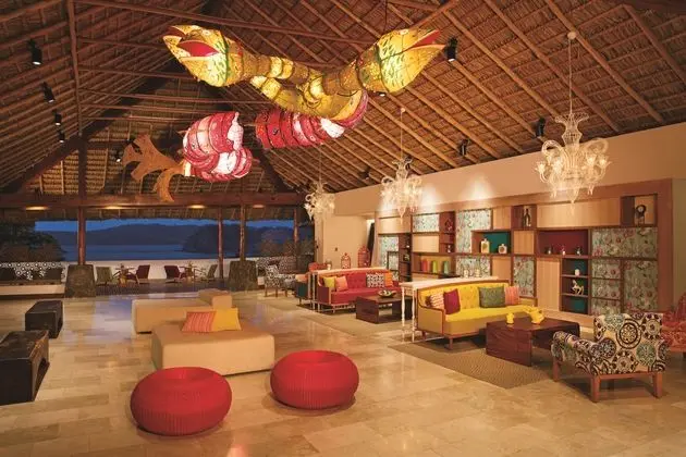 Secrets Papagayo - Lobi