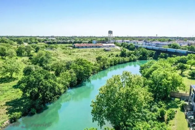 Seele Street River Retreat SS B11 - Oda
