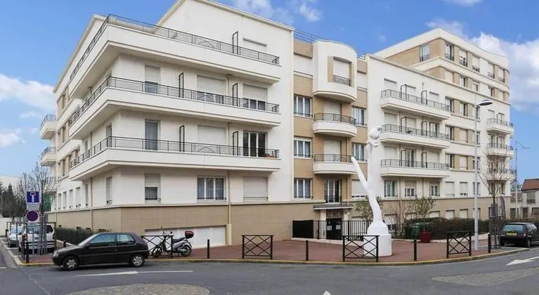 Séjours & Affaires Paris Nanterre - Genel