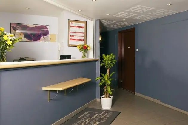 Séjours & Affaires Paris Nanterre - Lobi