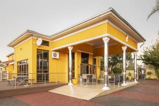 SelaMod Village guest House