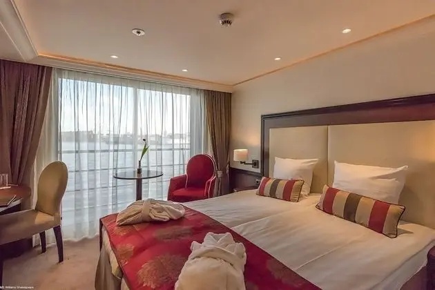 Select MS William Shakespeare - Düsseldorf