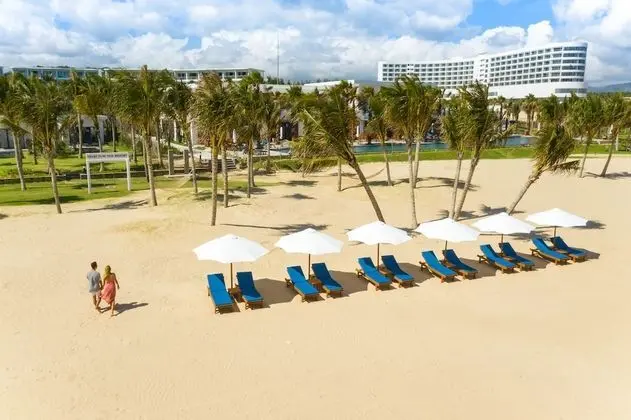 Selectum Noa Resort Cam Ranh - Plaj