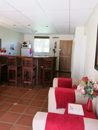 Self Catering 1 Bedroom Sofa Bedfull Bathroom Ideal for 4 Guets - Welcome - Mülk Olanakları