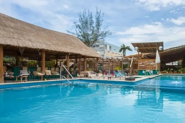 Selina Cancun Downtown - Havuz