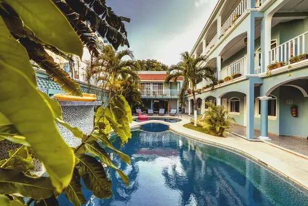 Selina Playa del Carmen - Hostel - Havuz