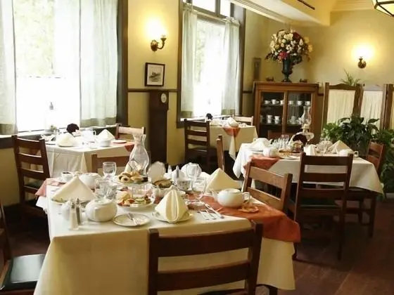 Hotel Selkirk at Fort Edmonton Park - Yerinde Yemek