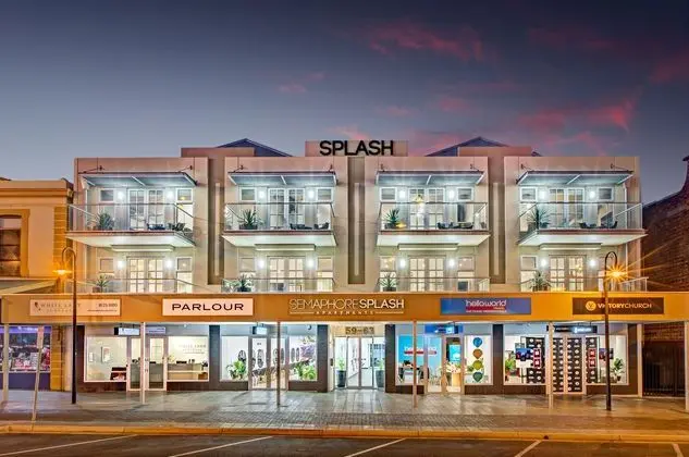 SEMAPHORE SPLASH APARTMENTS