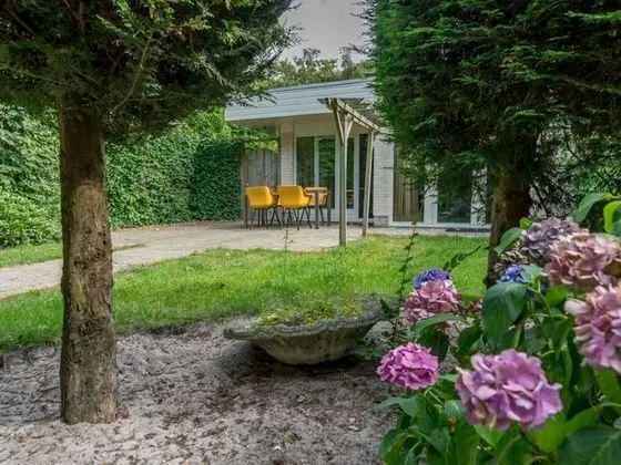 Semi-detached Bungalow at a Short Distance From Seaside Resort De Koog - Dış Mekan