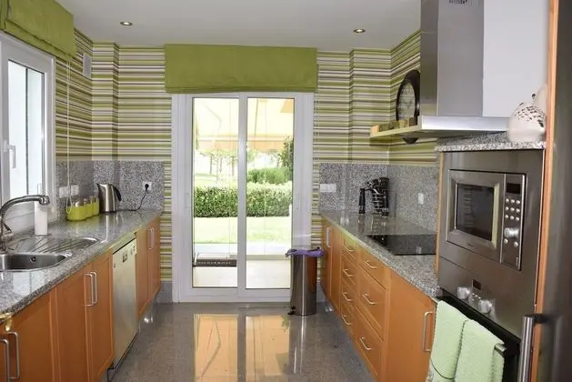 Semi Detached Townhouse Near The Beach - Mutfak