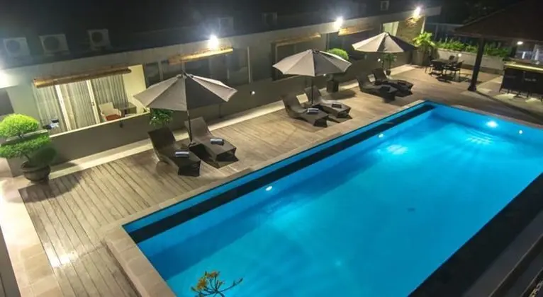 Seminyak Square Hotel And Villas - Havuz