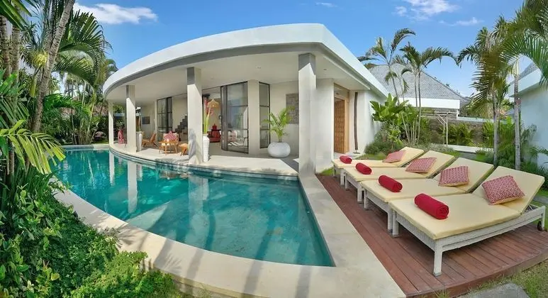 Seminyak White Design Villa - Havuz