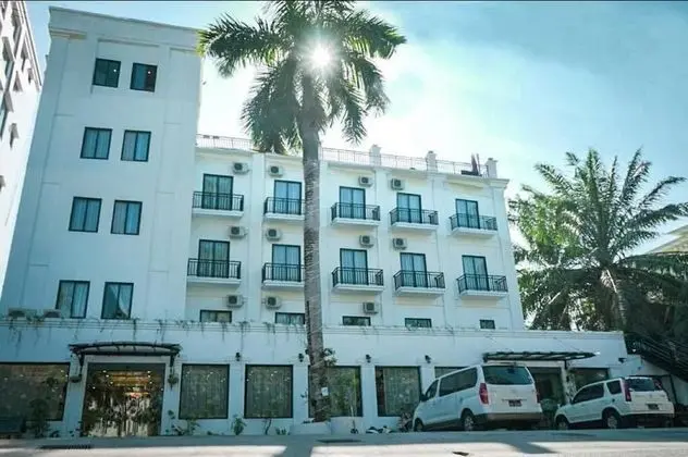 Sen Yangon Lakeview Hotel