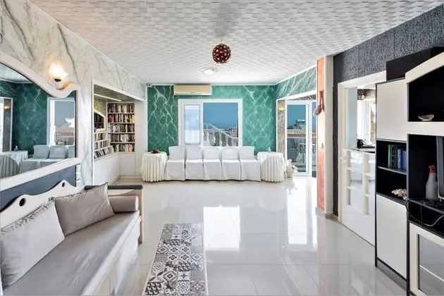 Senior Citizen Suite in Blue - Dış Mekan