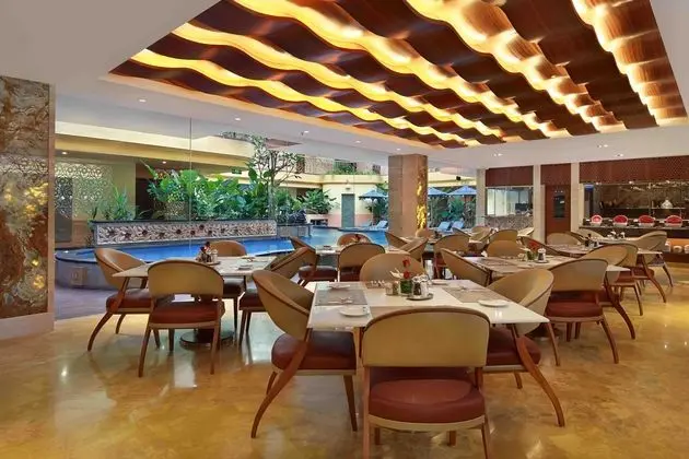 Sens Hotel & Spa + Conference Ubud Town Centre - Yeme / İçme